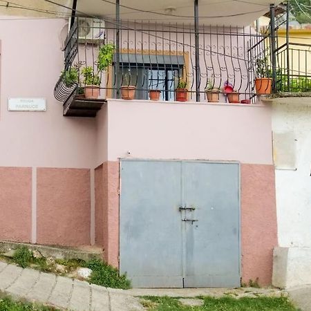 Kasmi Home Kruje Luaran gambar