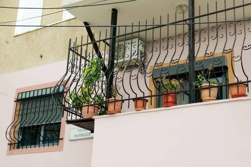 Kasmi Home Kruje Luaran gambar