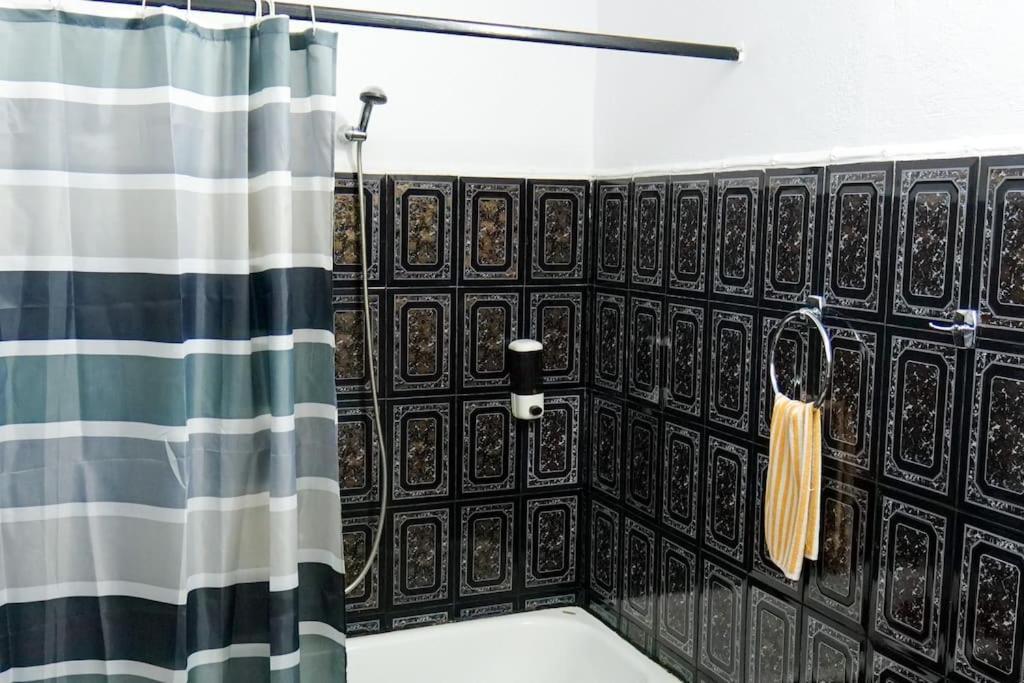 Kasmi Home Kruje Luaran gambar