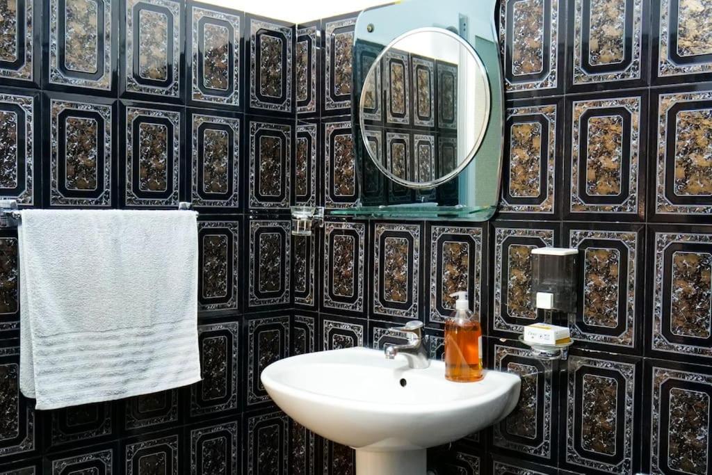 Kasmi Home Kruje Luaran gambar