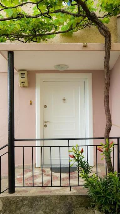 Kasmi Home Kruje Luaran gambar